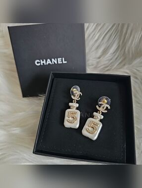 🤍 CHANEL No.5 Earrings 🤍
